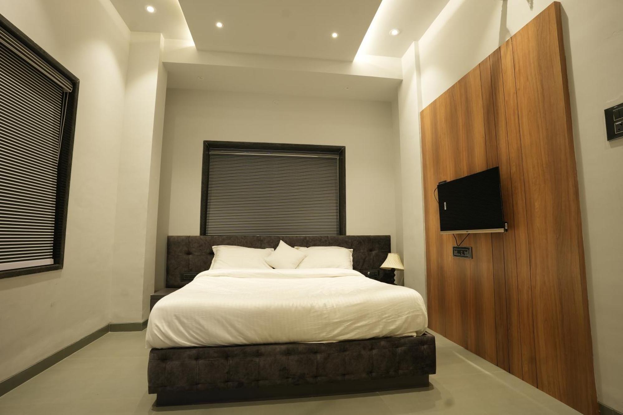 Hotel Mountain View Nashik Buitenkant foto