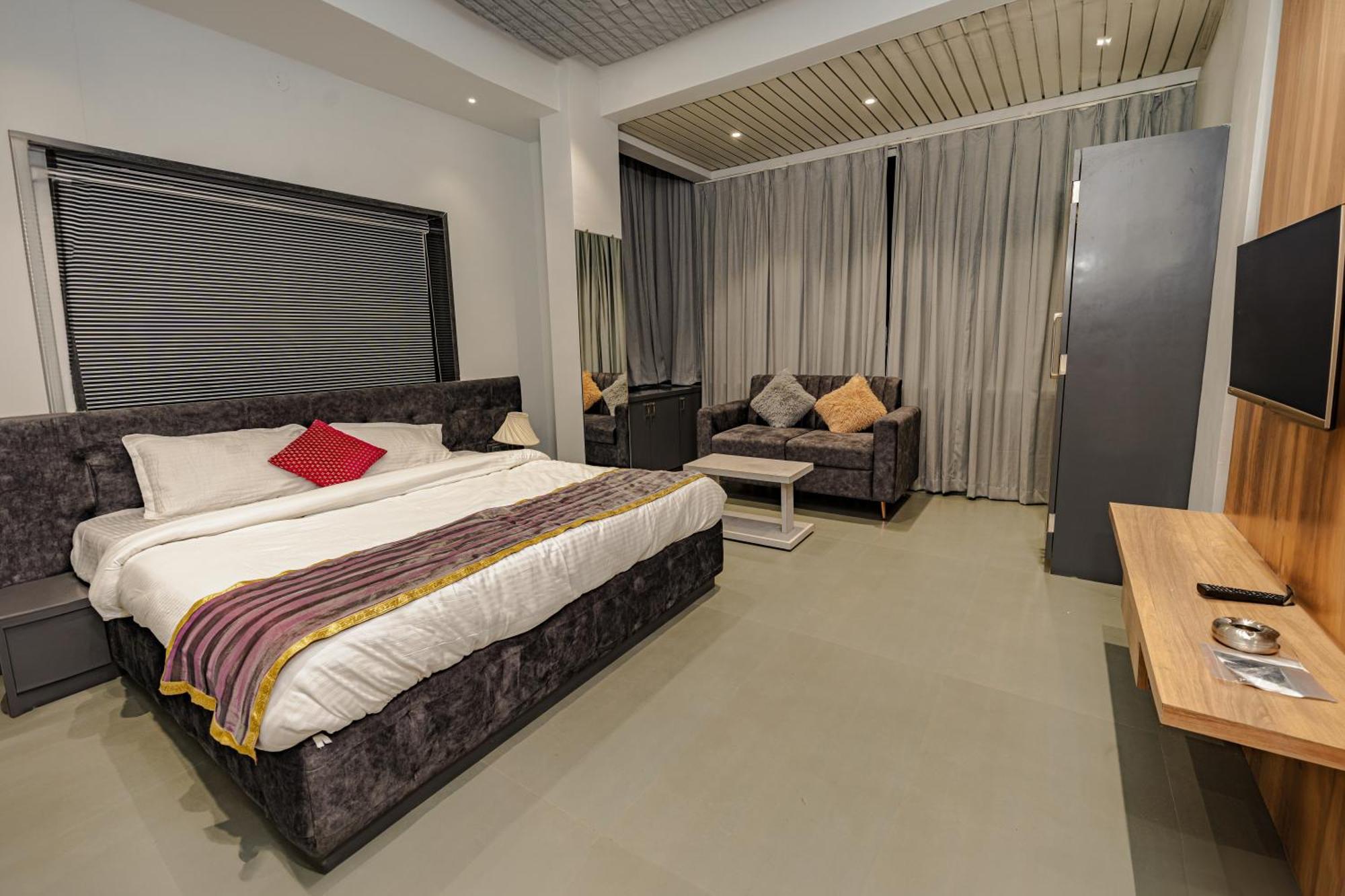 Hotel Mountain View Nashik Buitenkant foto